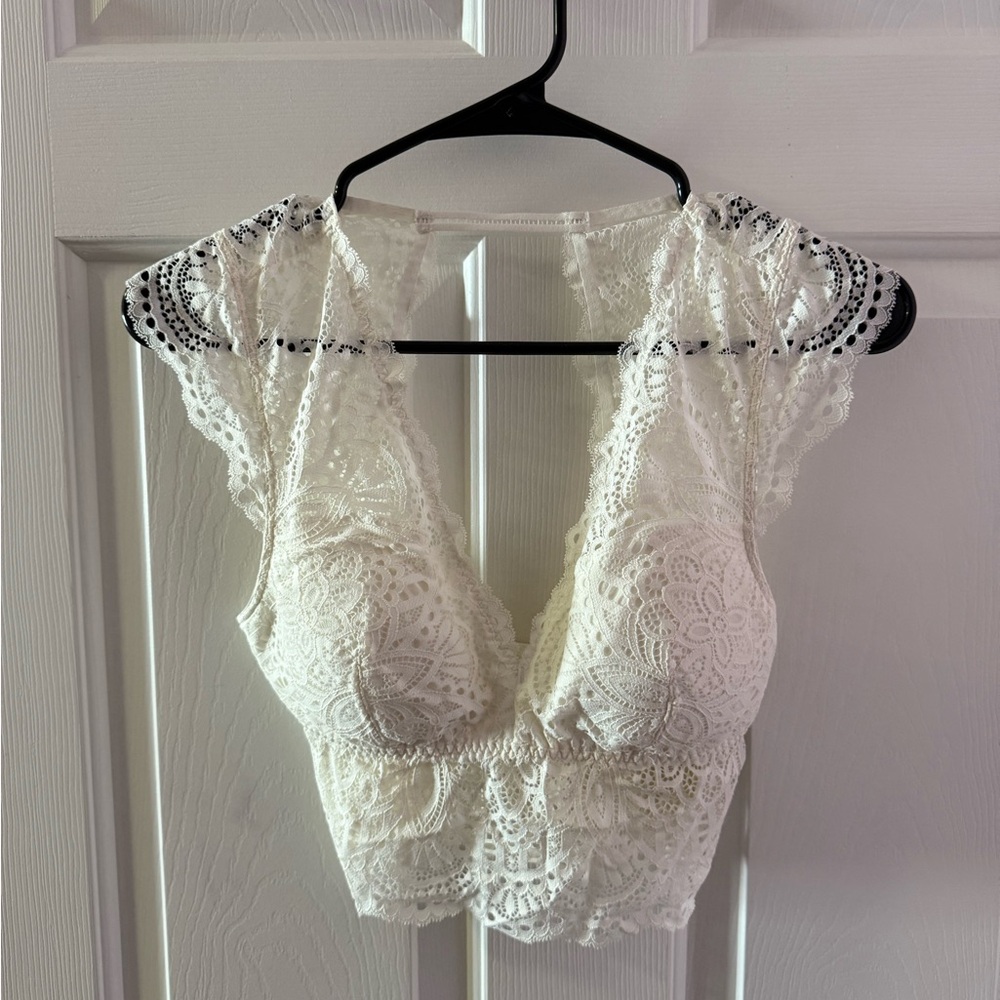 Gilly Hicks Cream Lace Detail Top